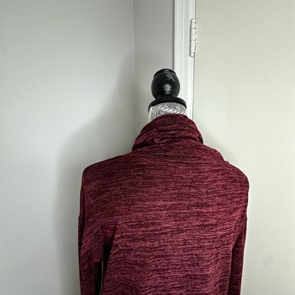 Women’s Space Dye Maroon Cowl Neck Kangaroo Pocket Pullover. Drawstring. Small. - Picture 4 of 10